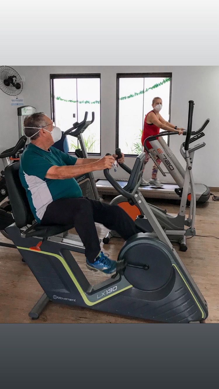 Treino orientado na academia da clínica